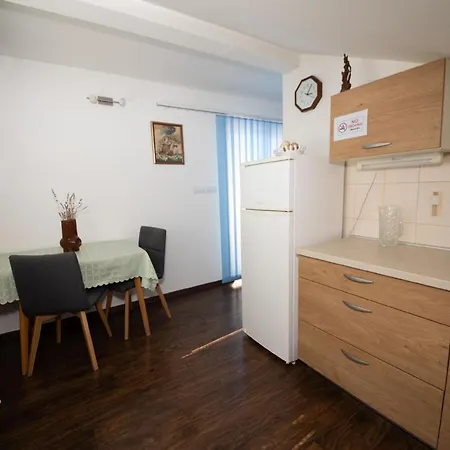 Fuer 4 Personen Ca 40 Qm In Njivice, Kvarner Bucht Krk Apartman *