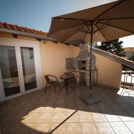 Apartman Fuer 4 Personen Ca 40 Qm In Njivice, Kvarner Bucht Krk