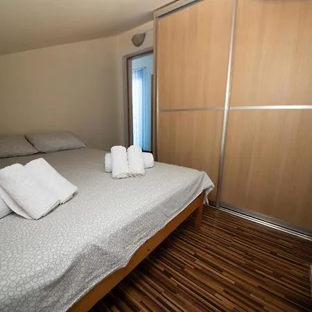 Fuer 4 Personen Ca 40 Qm In Njivice, Kvarner Bucht Krk Apartman *